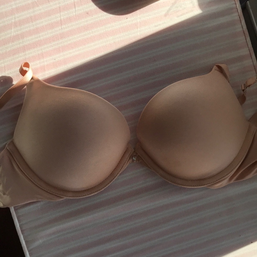 Amazing push up bra. Fredericks Hollywood. 34b